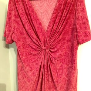 Daisy Fuentes v-neck short sleeve blouse